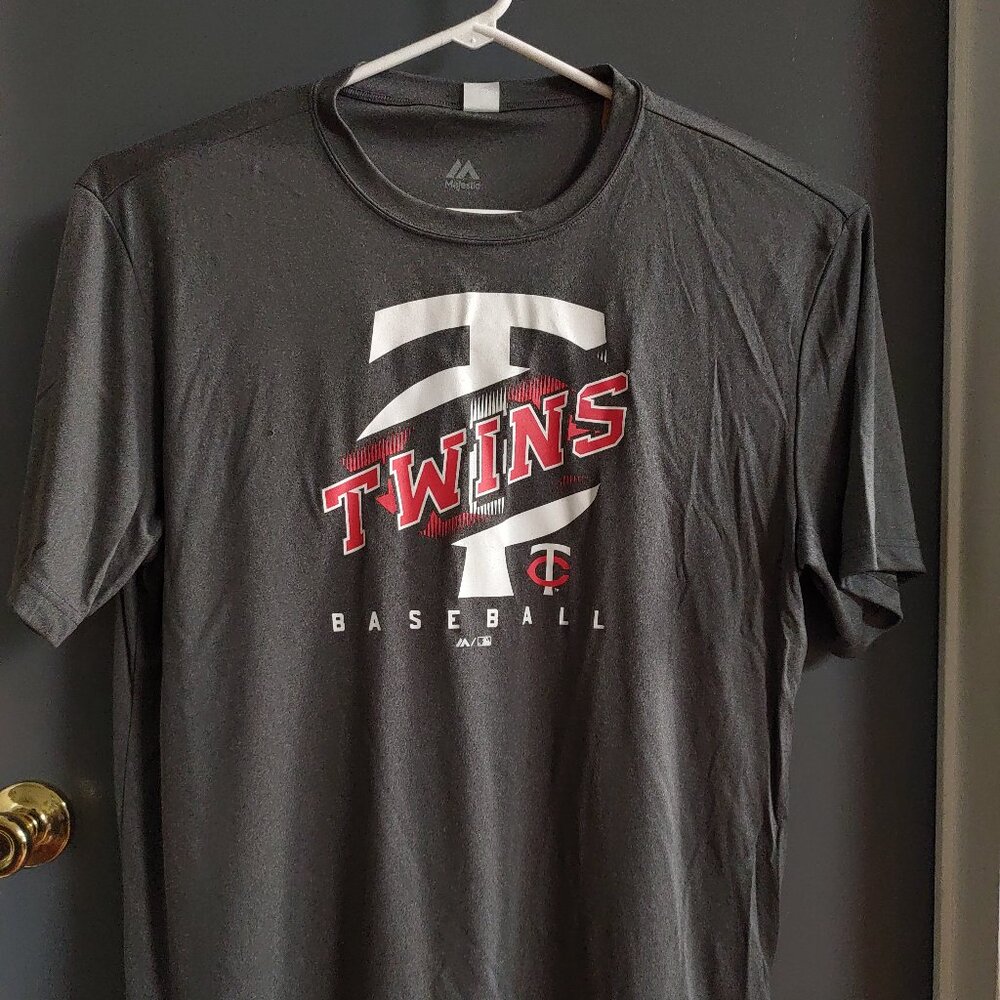 Minnesota Twins Men's XL Short Sleeve Shirt Logo Front Gray Red White Polyester